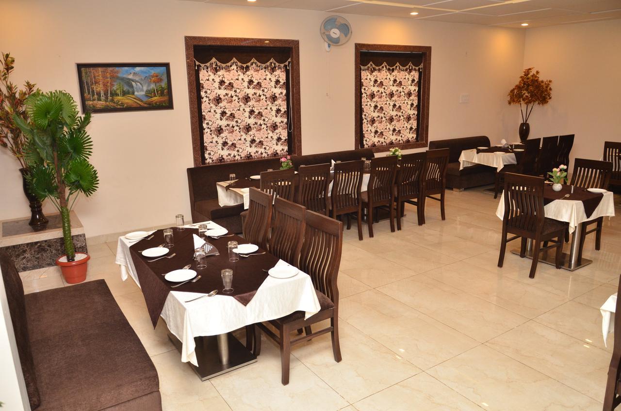 Regal Hotel And Restaurant Mathura Exteriör bild